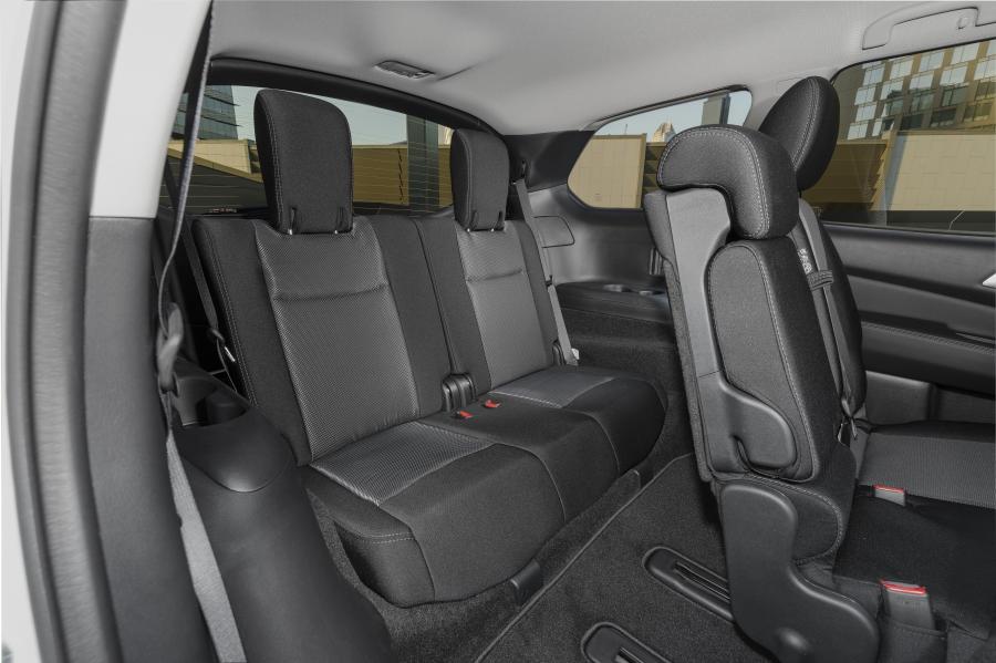 Интерьер Nissan Pathfinder ST (R52) 2017 года  (AU) (фото 23 из 40)
